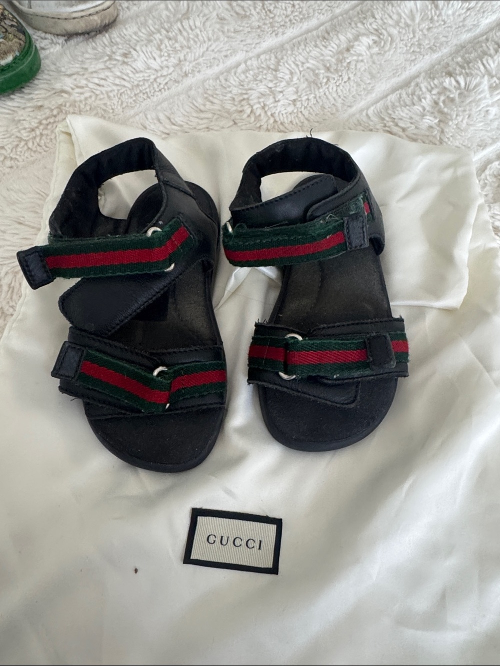 Gucci Kids Black Sandals with Green and Red Webbing